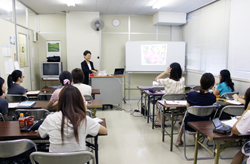 Trường dạy nghề y tá- du lịch